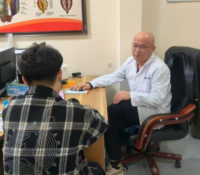 楚雄彝族自治州|男科医师高朋磊：守护男性健康，专业男科诊疗